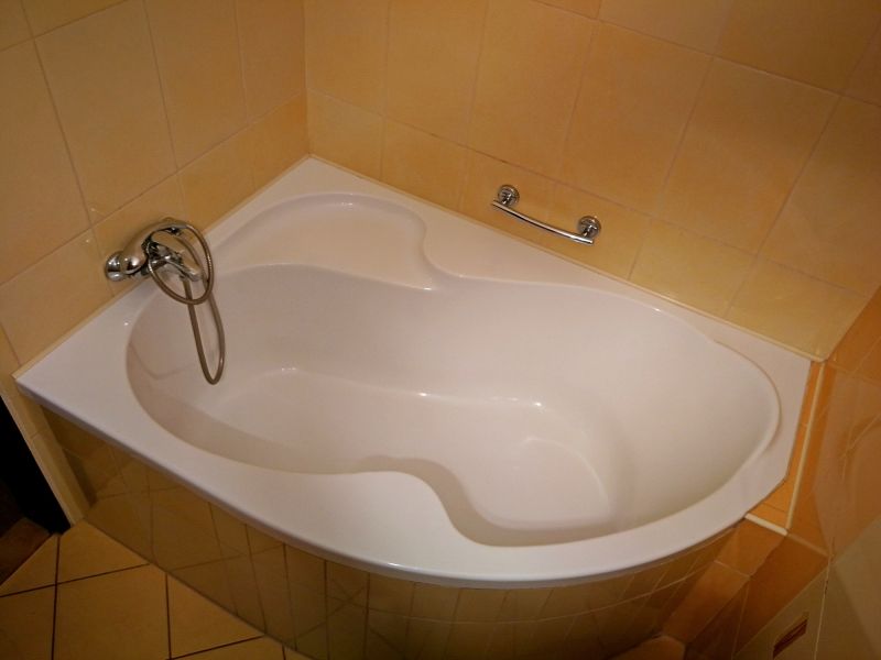 corner Bathtub